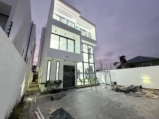 4bdrm Duplex in School Junction for sale · Photo 1