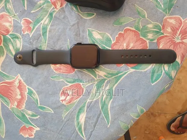 Apple Watch Series 7 · Photo 1