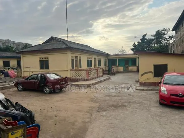70x120 Commercial Free Hold For Sale · Photo 1