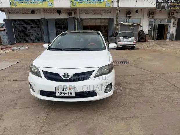 Toyota Corolla 2010 White · Photo 1