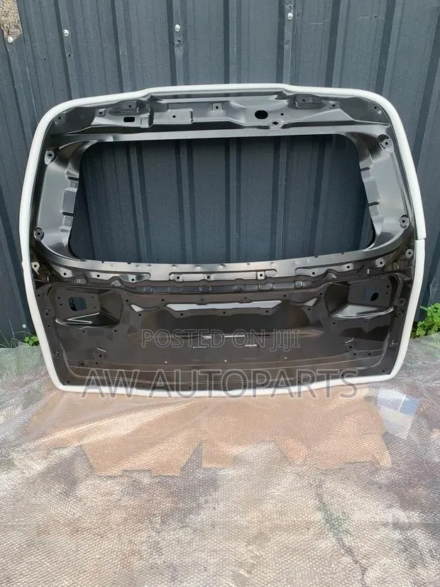 Lexus LX600 2022 Tailgate/ Boot · Photo 1