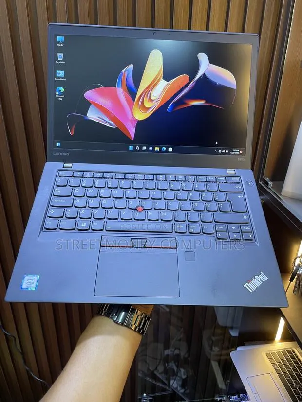 Laptop Lenovo ThinkPad T470s 12GB Intel Core i5 SSD 256GB · Photo 1