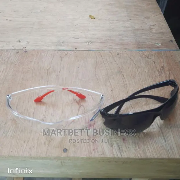 Welding Goggles & Safety Goggles · Photo 1