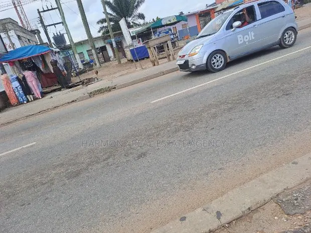 Land By Road To Let · Photo 1