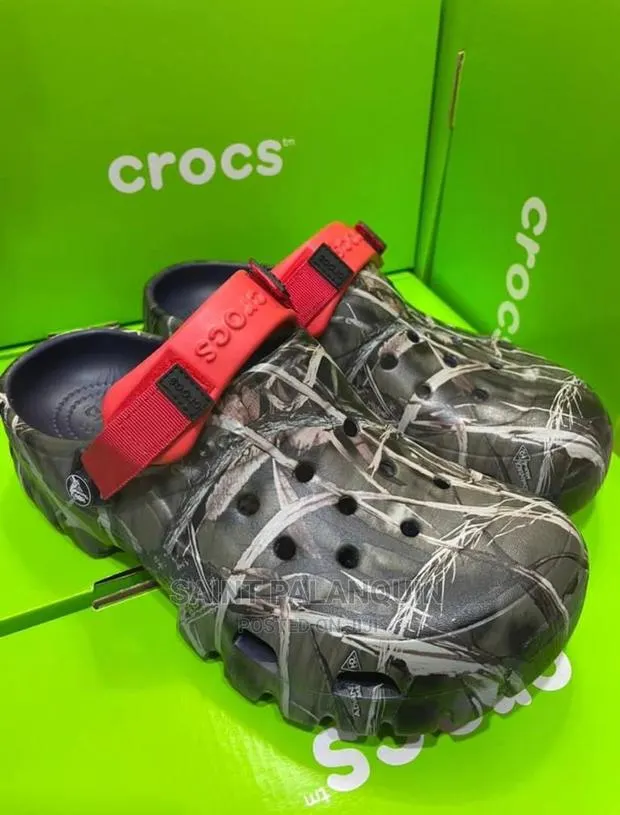 Crocs Sandals Available · Photo 1
