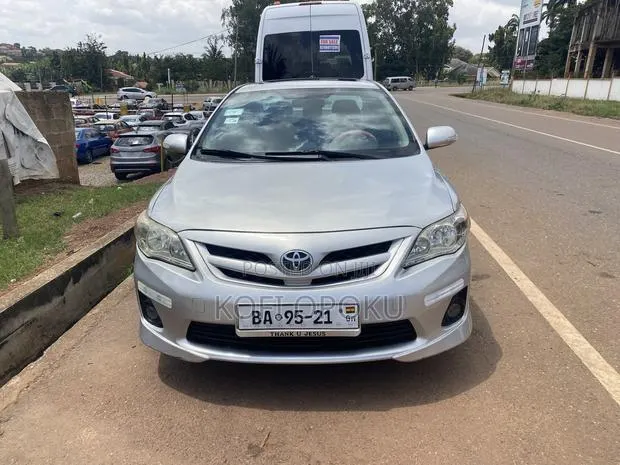 Toyota Corolla 2013 Silver · Photo 1