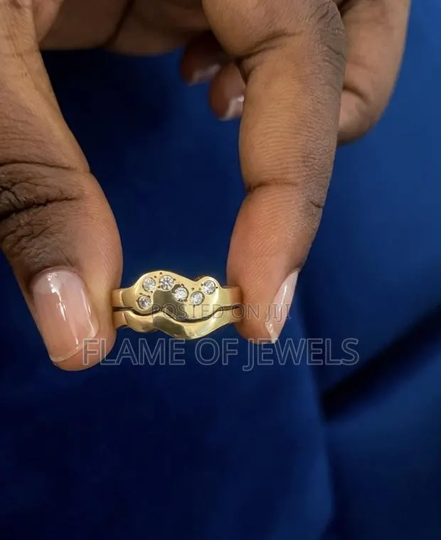 Two Set Irregular Ring · Photo 1