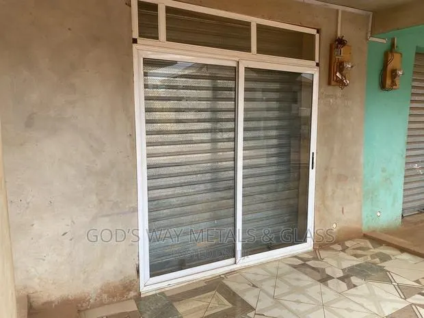 Sliding Door · Photo 1