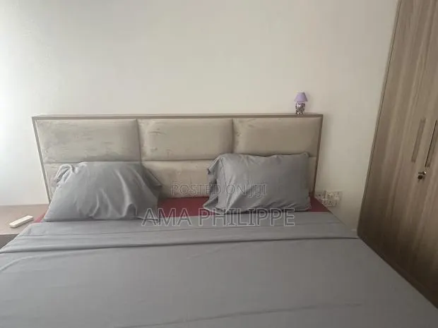 Queen Size Bed Set · Photo 1