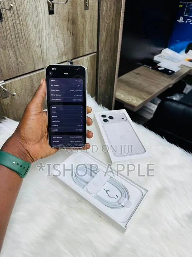 Apple iPhone 17 Pro Max 512 GB Silver · Photo 1