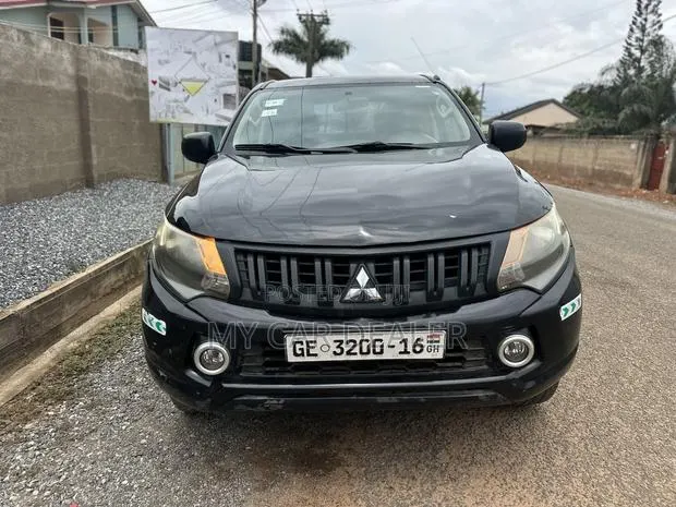 Mitsubishi L200 Club Cab 2.2 4WD 2016 Black · Photo 1