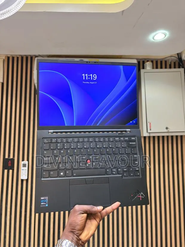 Laptop Lenovo ThinkPad X1 Carbon 16GB Intel Core i5 SSD 256GB · Photo 1