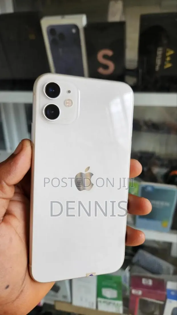 New Apple iPhone 11 128 GB White · Photo 1