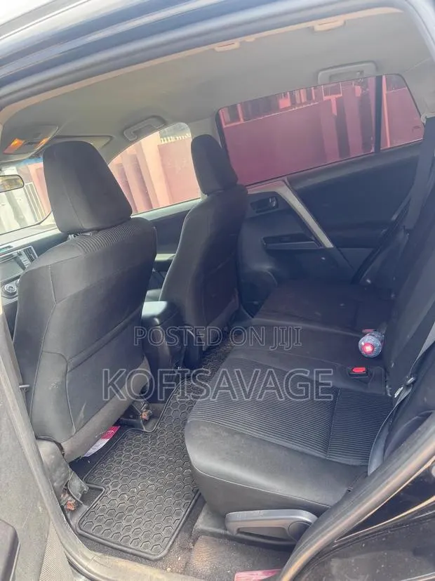 Toyota RAV4 LE AWD (2.5L 4cyl 6A) 2017 Black · Photo 1