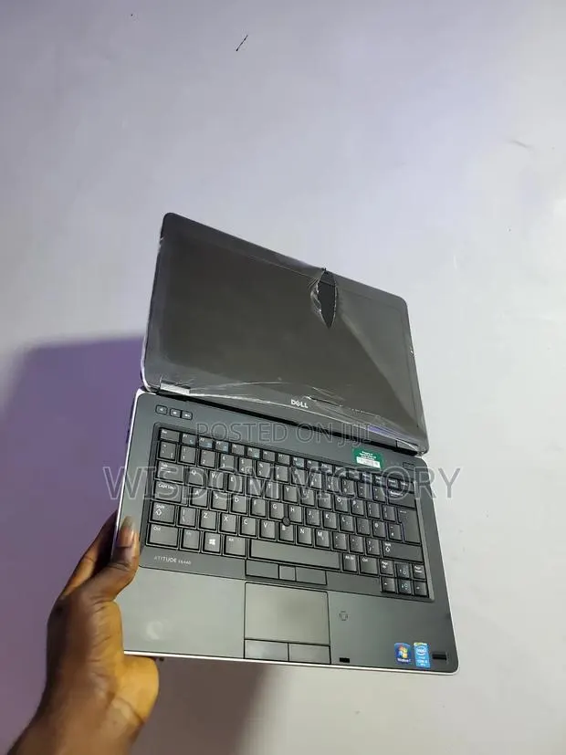 New Laptop Dell Adamo Onyx 8GB Intel Core I5 HDD 500GB · Photo 1