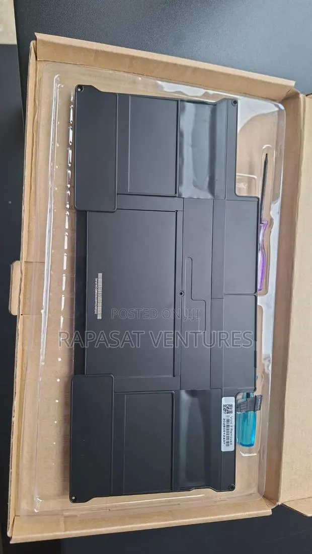 Macbook A1496 Battery · Photo 1