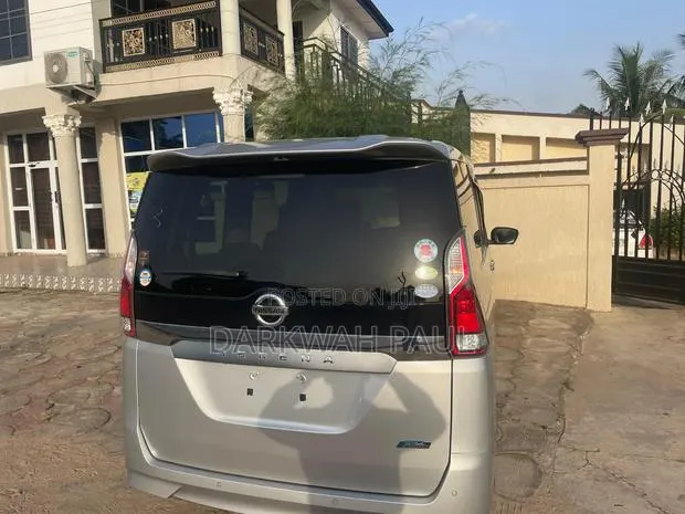 Nissan Serena 2017 Silver · Photo 1