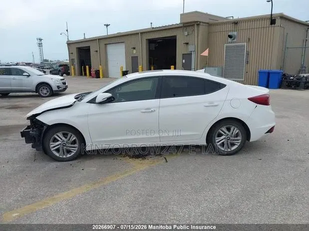 Hyundai Elantra Value Edition 2019 White · Photo 3