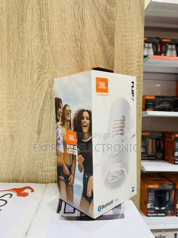 Get a New White Portable Speaker JBL Flip 7 · Photo 1