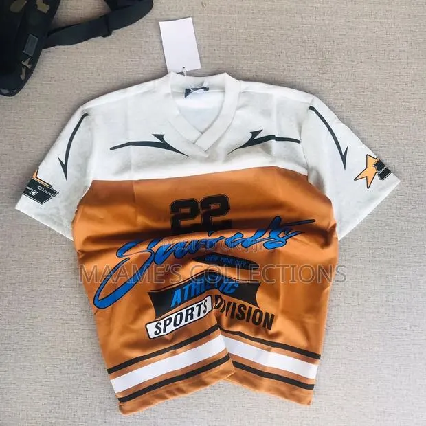 V-Neck Streetwear Jersey Shirt · Photo 1