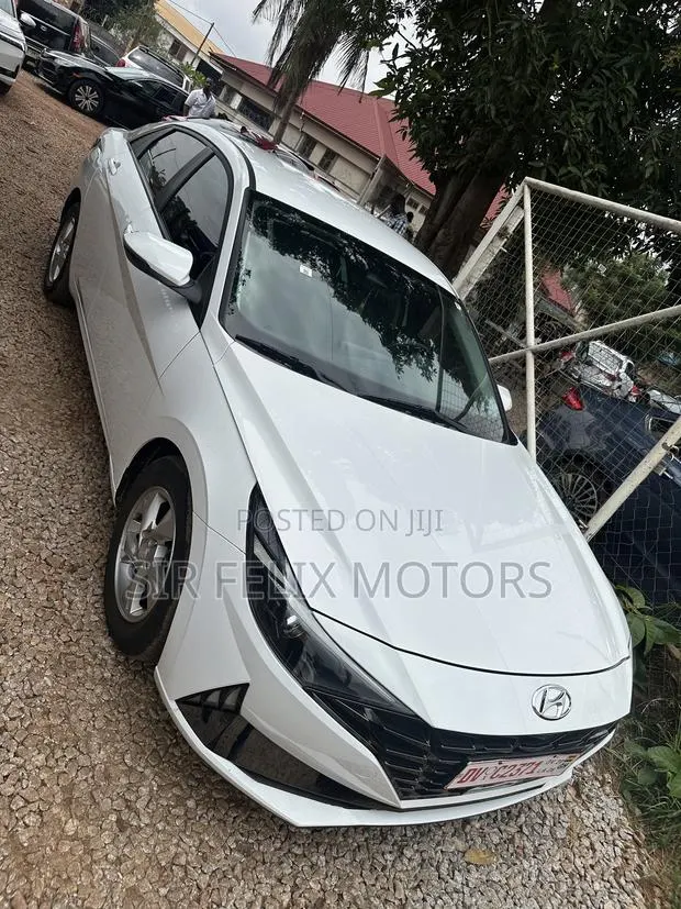 Hyundai Elantra SE 2021 White · Photo 1