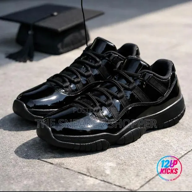Jordan 11 Low Black Sneakers · Photo 1