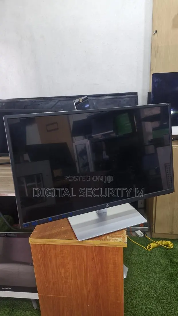 Hp 32 Inches Monitor · Photo 1