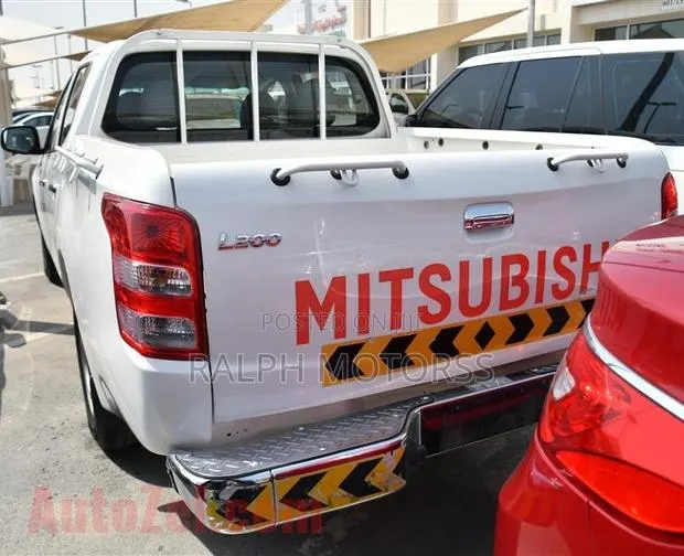 Mitsubishi L200 2016-2018 Taillights Pair · Photo 1