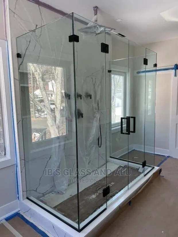 Shower Enclosure · Photo 1