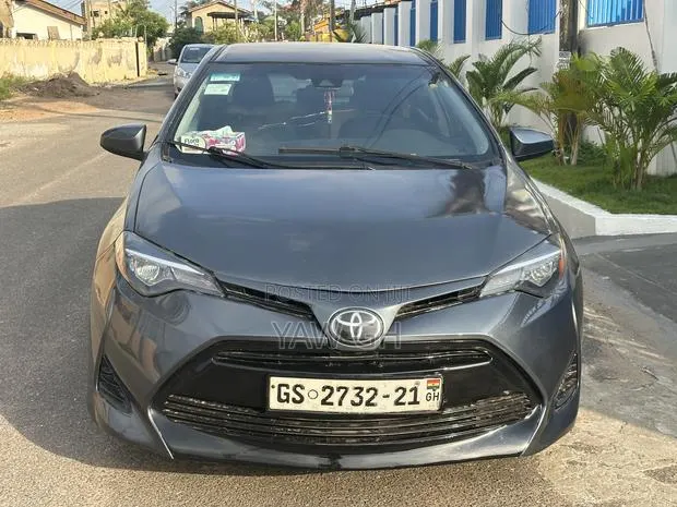 Toyota Corolla LE ECO 4dr Sedan (1.8L 4cyl CVT) 2017 Gray · Photo 1