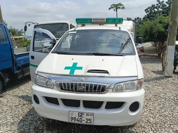 Hyundai H-100 2001 White · Photo 1