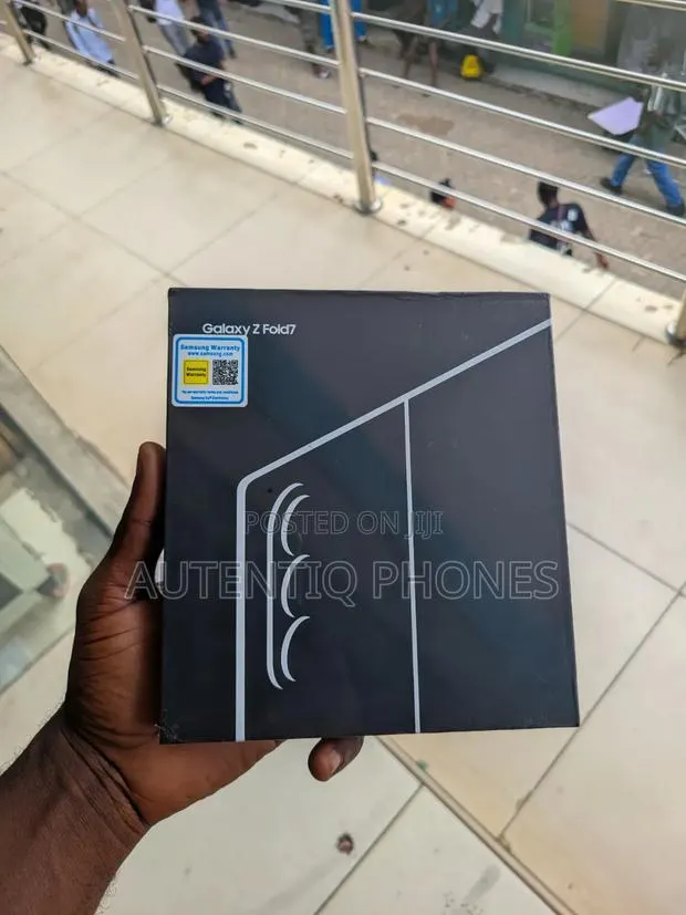 New Samsung Galaxy Z Fold7 256 GB Silver · Photo 1