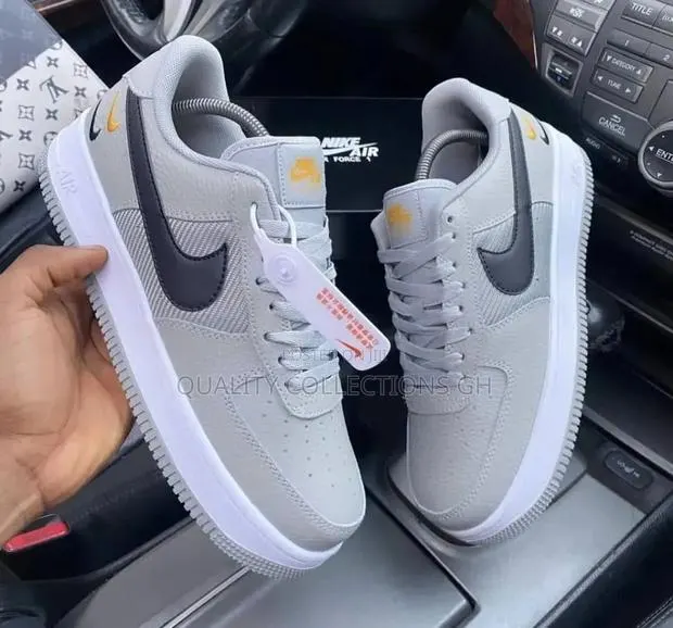 Nike Airforce 1 07 Wolf Grey · Photo 1