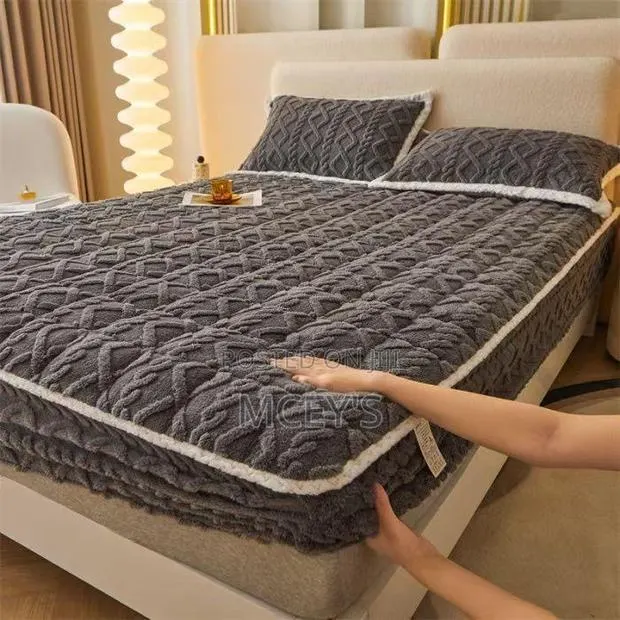 Fitted Elastic 3 PCS Bedsheets Queen Size · Photo 1