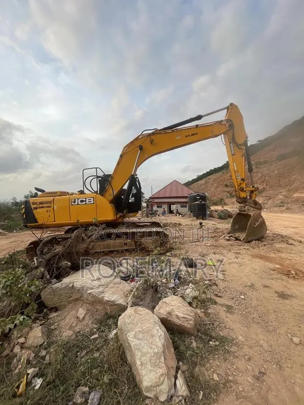 Excavator for Rent · Photo 2
