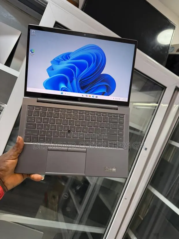 Laptop HP EliteBook 6 G1i Notebook AI PC 16GB AMD Ryzen 7 SSD 1T · Photo 1