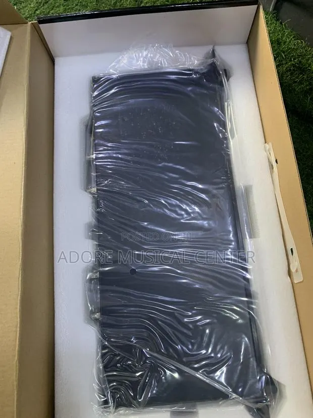 Shure Digital Wireless 4in1 Microphone · Photo 1