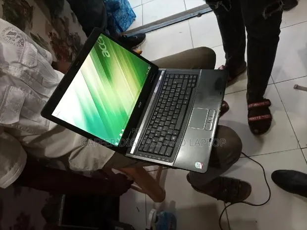 Laptop Acer AS5755 4GB Intel Core 2 Duo HDD 250GB · Photo 1