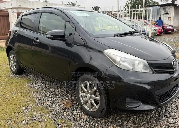 Toyota Vitz 1.3 AWD 3dr 2013 Black · Photo 1
