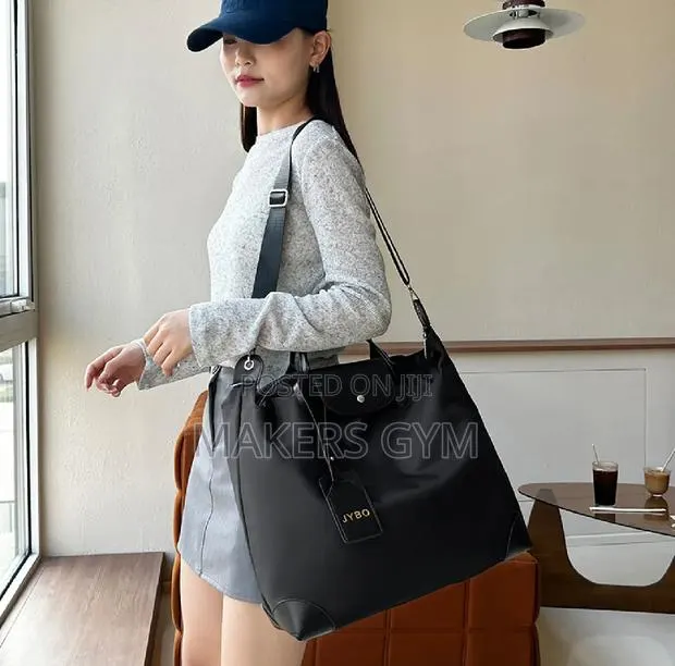 Handbag /Travel Bag/Gym/Bag (Black) · Photo 1