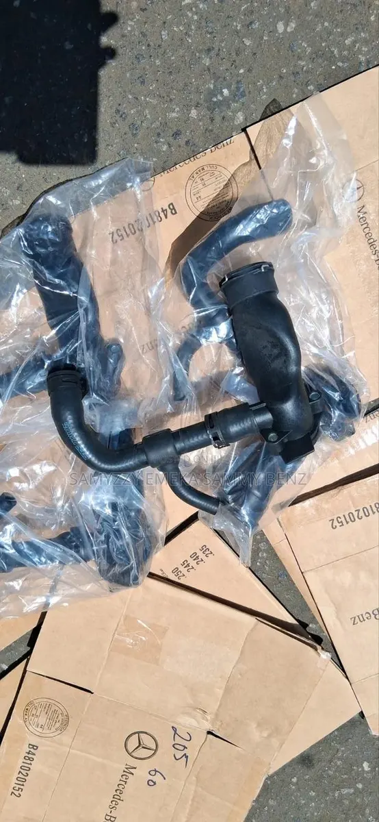 Engine Coolant Flange and Hose Fit Mercedes-Benz Models · Photo 1