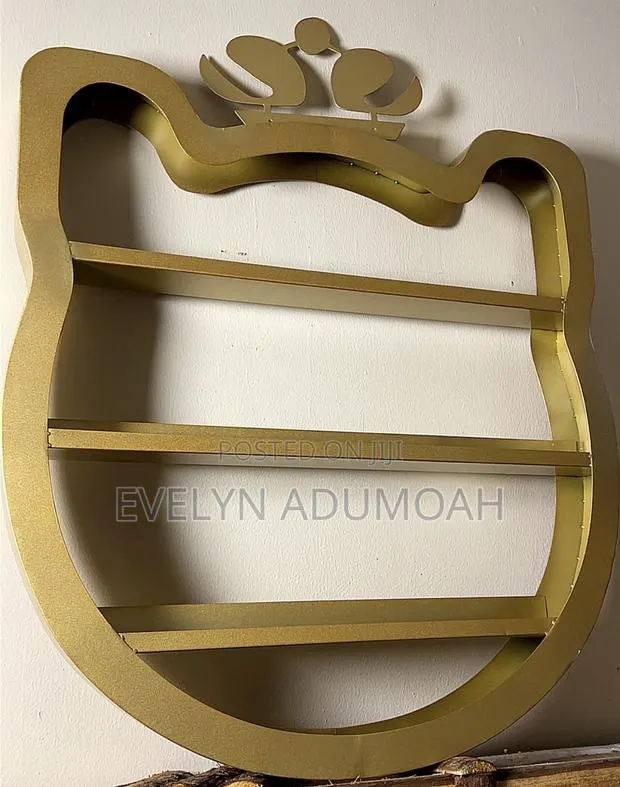 Gold Cat-Shaped Wall Shelf /Nail Polish Rack / Display Shelf · Photo 1