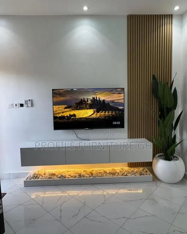 Wall Console TV Stand Laminated · Photo 1