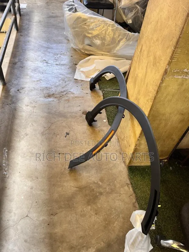 Honda CR-V 2023-2025 Front Fender Moulding 2023, 2024, 2025 CRV · Photo 1