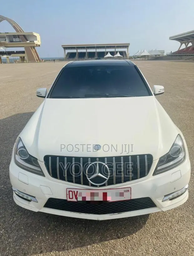 Mercedes-Benz C250 2014 White · Photo 1
