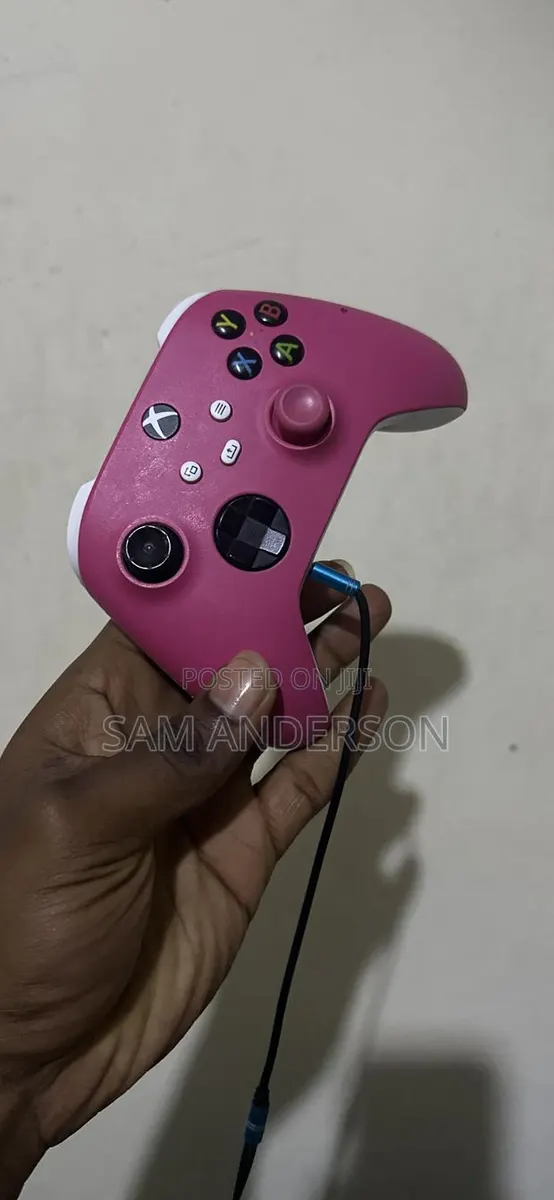 Xbox Series S Comes With Offline and Online Games · Photo 1