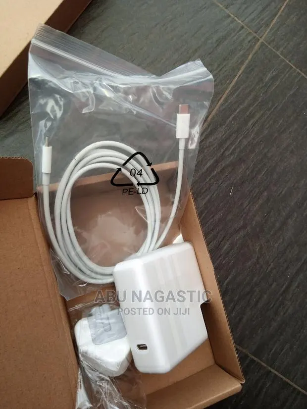 Apple Macbook Air Type-C Charger · Photo 1