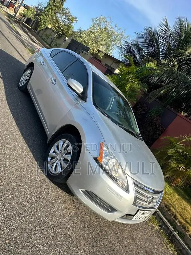 Nissan Sentra S 4dr Sedan (1.8L 4cyl CVT) 2014 Silver · Photo 1