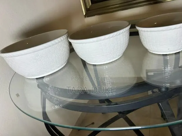 Set of 3 Ceramic Serving Bowls. · Photo 1