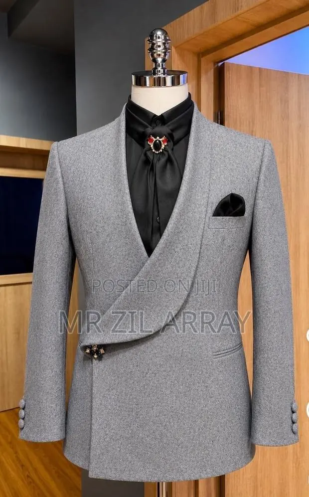 Premium Men’s Tailored Suit · Photo 1